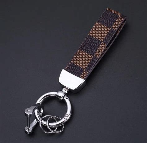 louis vuitton sleutelhanger mannen|Louis Vuitton luggage charms.